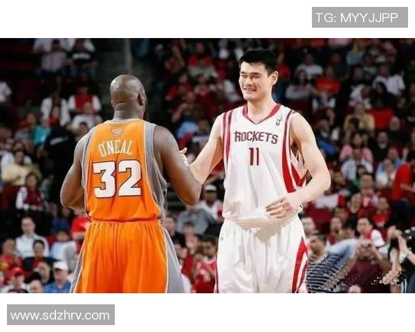 姚明与乔丹的传奇对决：篮球巨星之间的巅峰对抗与友谊之路