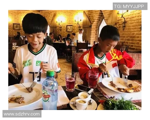 足球明星品尝西餐的精彩瞬间分享与美食体验之旅