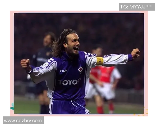 鼎盛时期足球明星的辉煌岁月与传奇故事回顾 鼎盛时期足球明星的辉煌岁月与传奇故事回顾