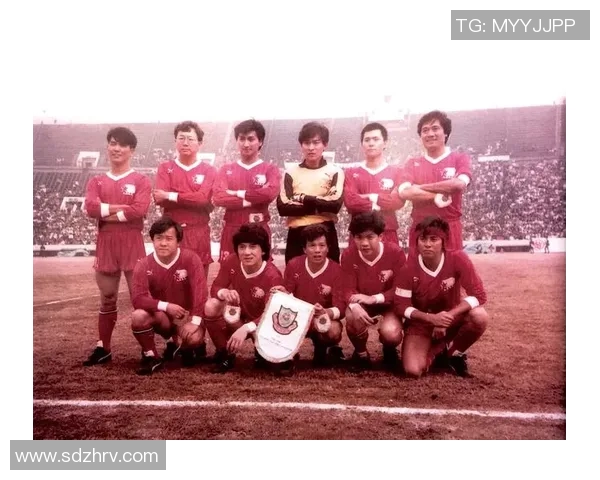 上届足球明星阵容揭秘及其精彩表现回顾 上届足球明星阵容揭秘及其精彩表现回顾