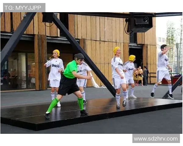 带男友一起欣赏足球明星比赛的乐趣与挑战分析