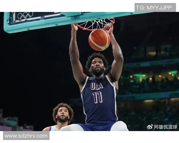 篮球明星扔鞋子引发热议背后故事揭晓球迷反应不一 篮球明星扔鞋子引发热议背后故事揭晓球迷反应不一